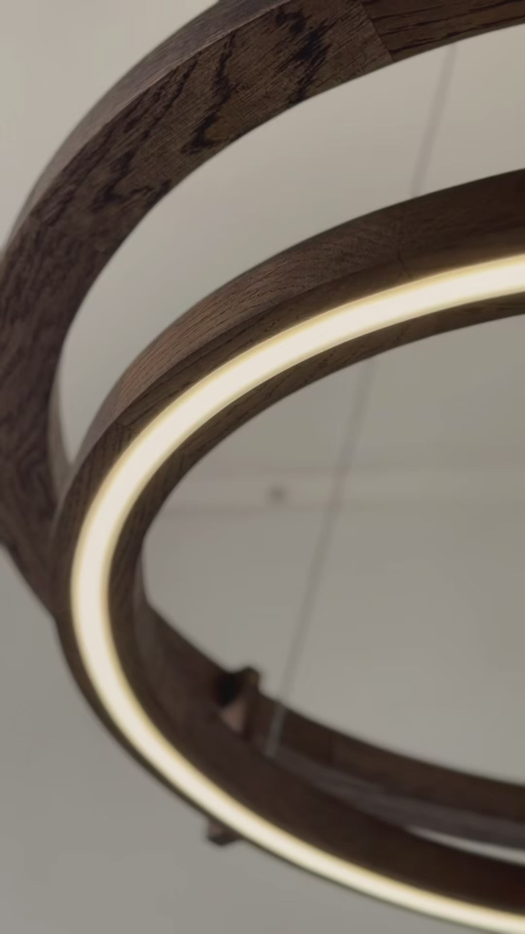 Hanging LED chandelier "Enso"